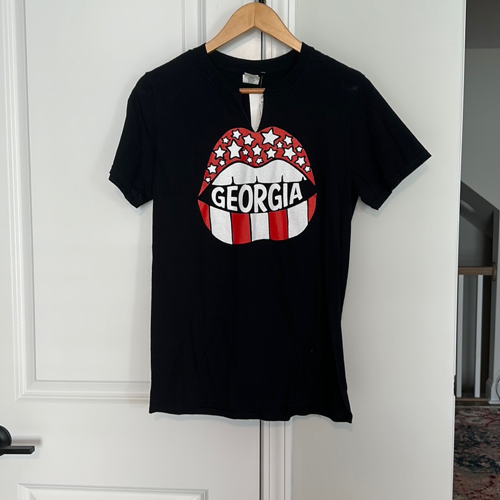 NWT University of Georgia Rock & Roll Lips Short Sleeve V neck Tee Size S